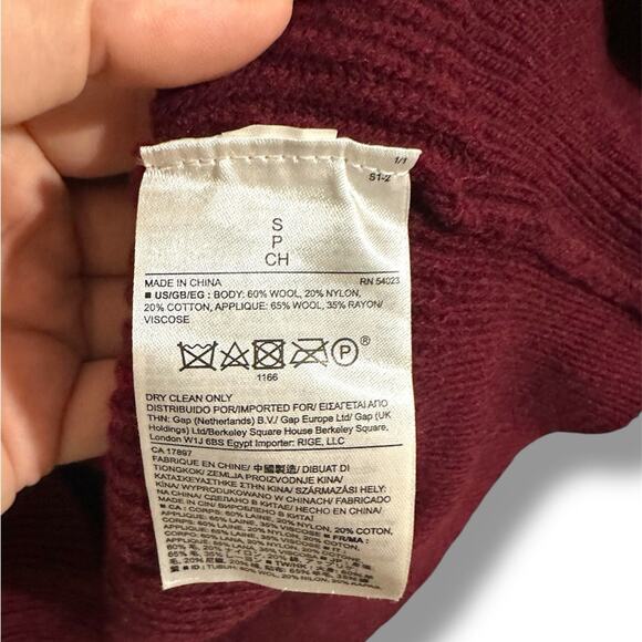 Men’s Banana Republic Maroon Sweater with Dark Blue patch Details Italian wool - Picture 4 of 4